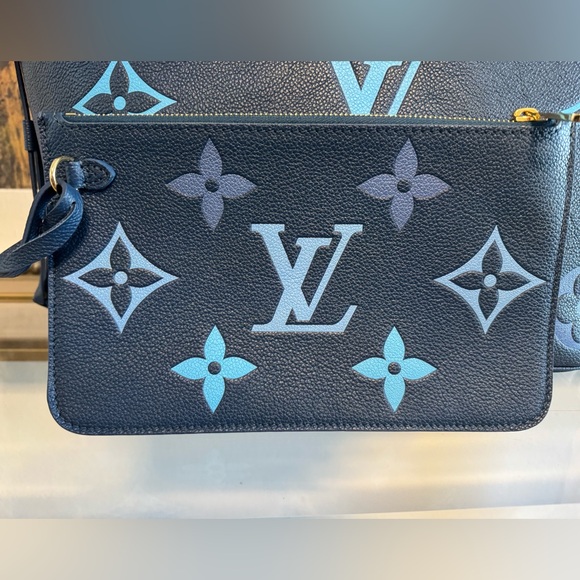 Louis Vuitton Neverfull MM Giant Monogram Empriente Leather Handbag Degrade Bleu - Picture 4 of 16